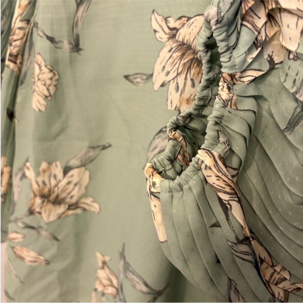 RW&CO. Sage Green Floral Print Blouse Pleated Ballon Sleeves Size Small - Picture 6 of 13